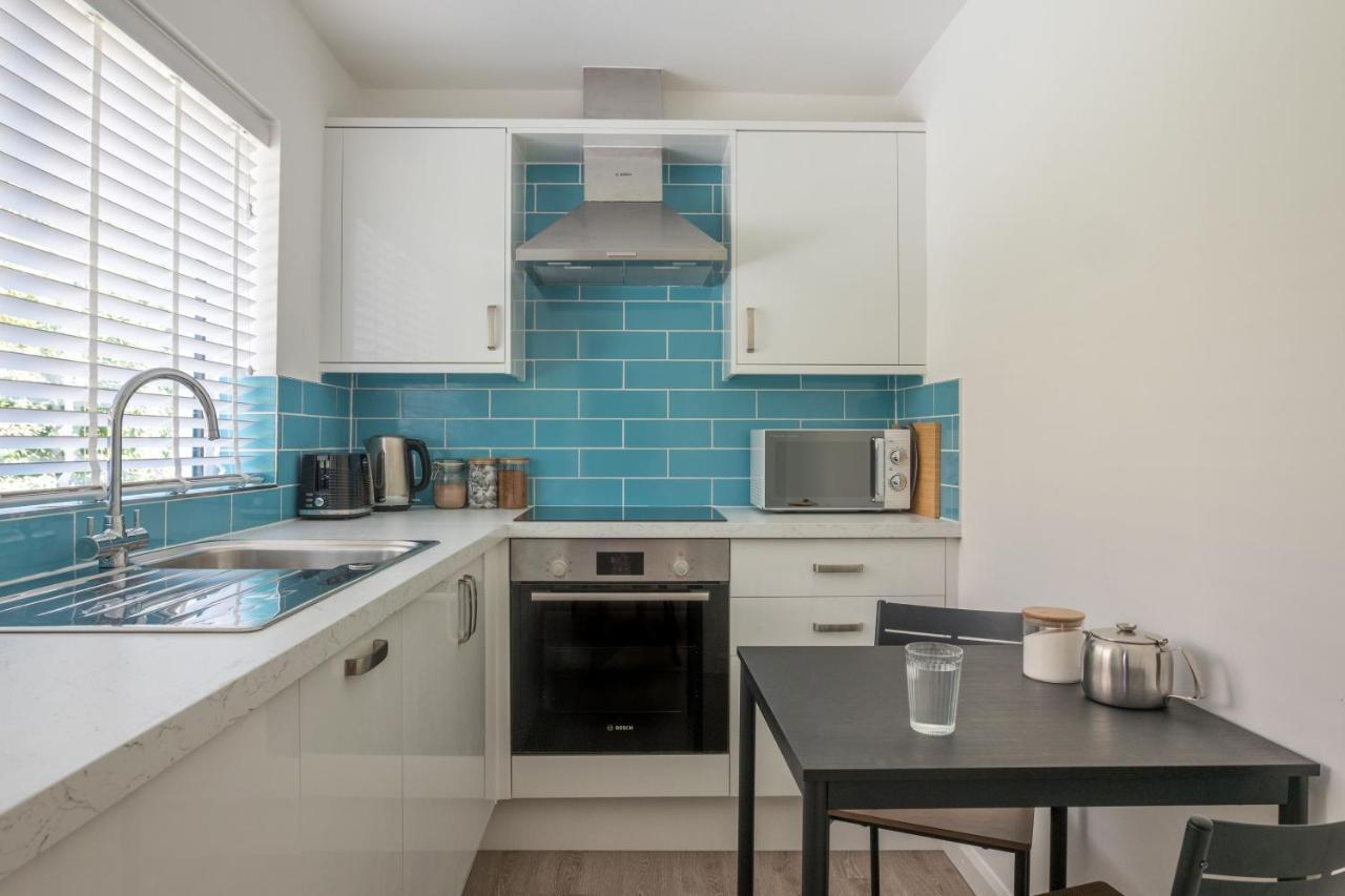 Riverside Apartment With Views And Parking Kingsbridge  Esterno foto