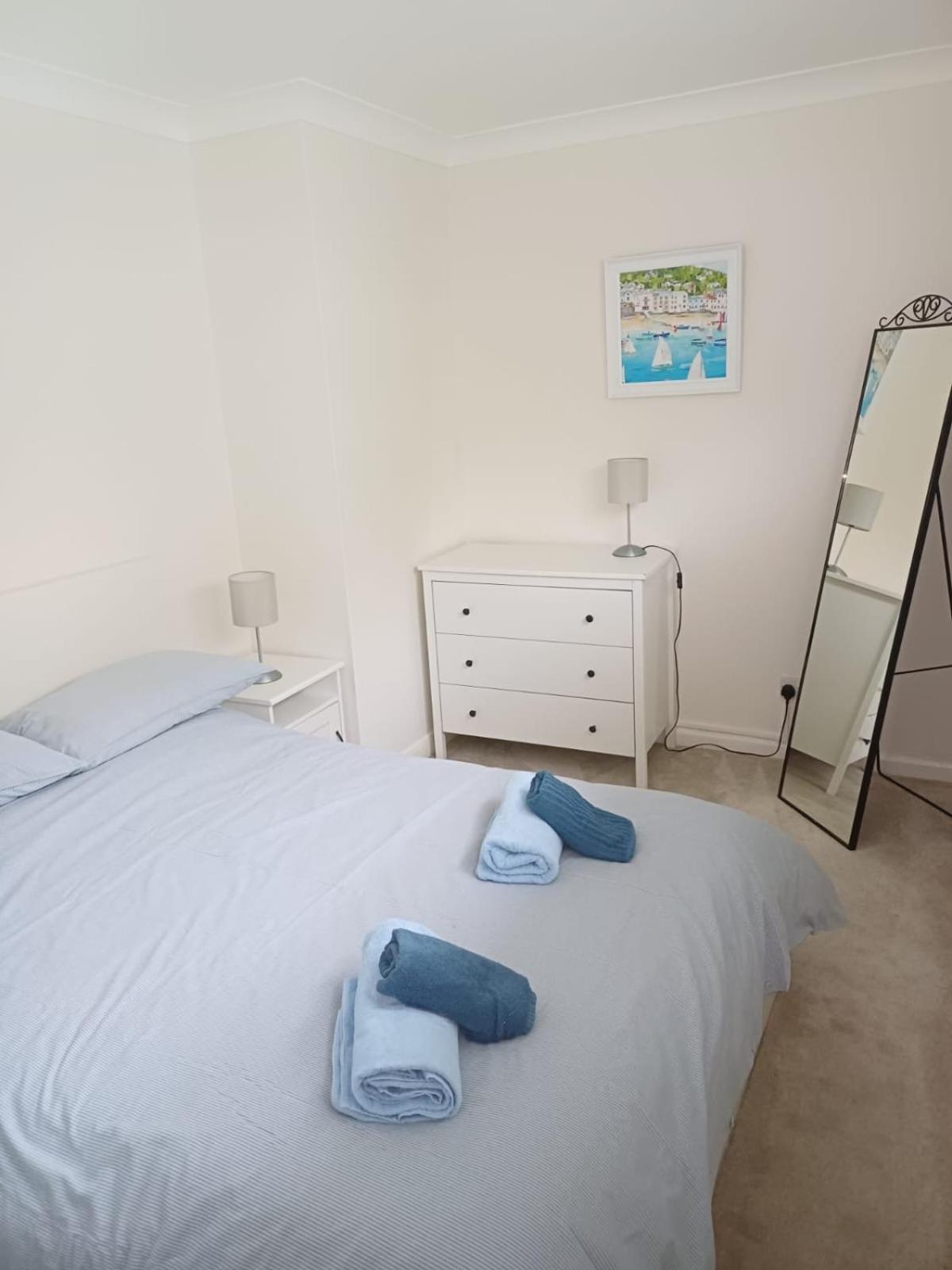 Riverside Apartment With Views And Parking Kingsbridge  Esterno foto